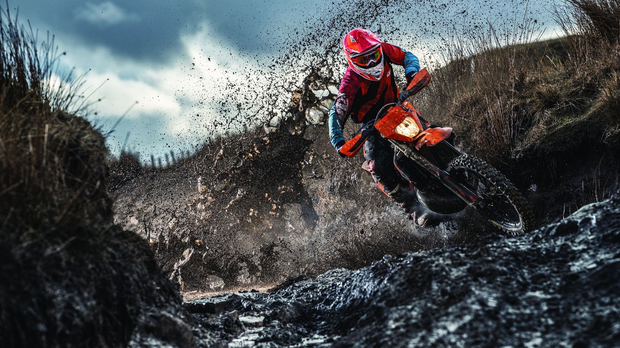 开云体育直播-中游绞杀战，哈斯血战威廉姆斯，阿隆索大师级超车定乾坤